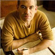 Insegnante di musica impartisce lezioni di pianoforte e composizione musicale